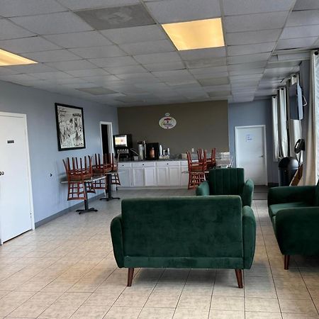 Super 8 By Wyndham Manassas Hotell Exteriör bild