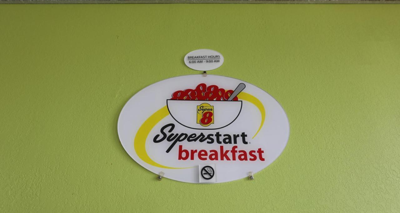 Super 8 By Wyndham Manassas Hotell Exteriör bild