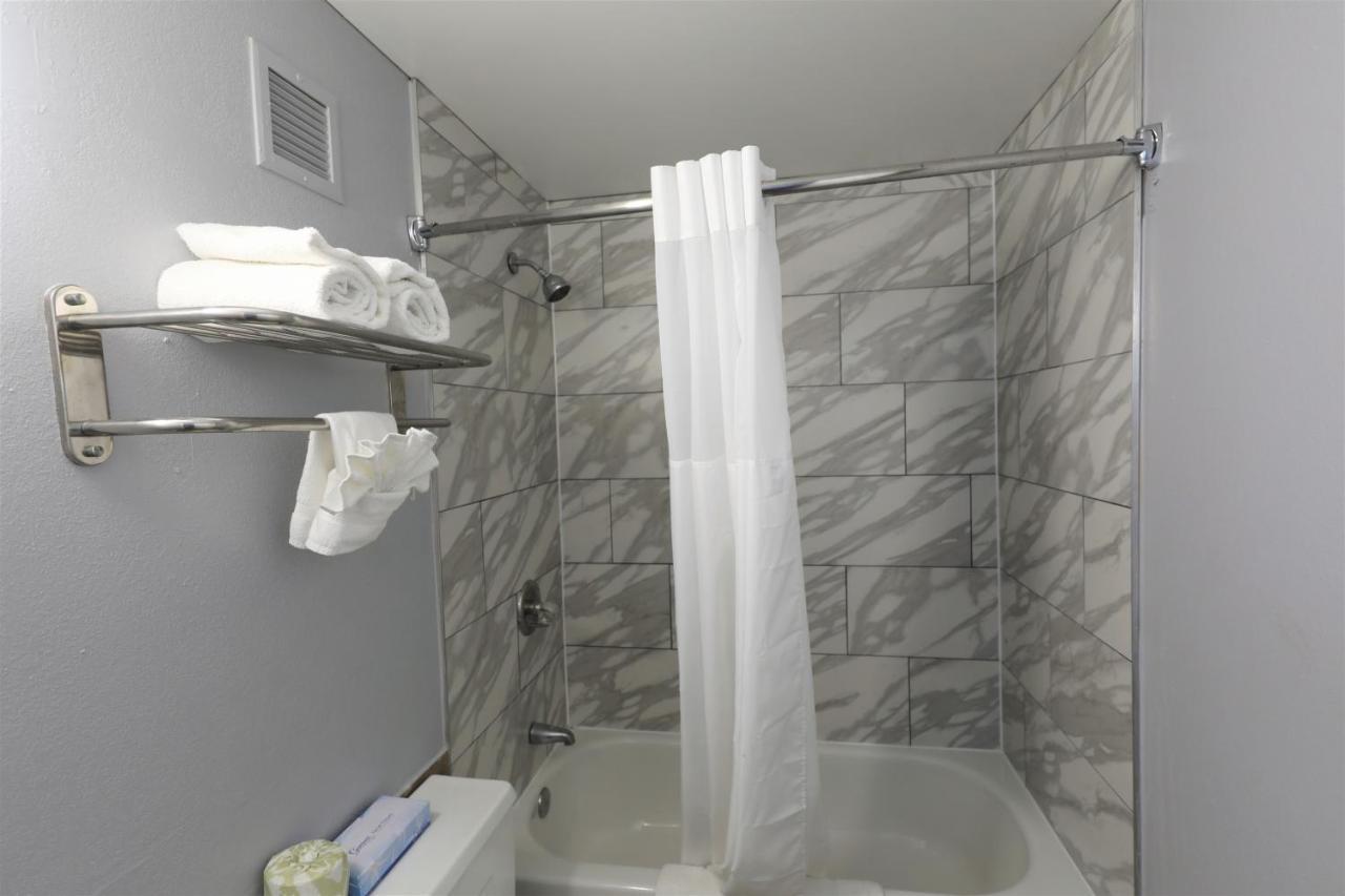 Super 8 By Wyndham Manassas Hotell Exteriör bild