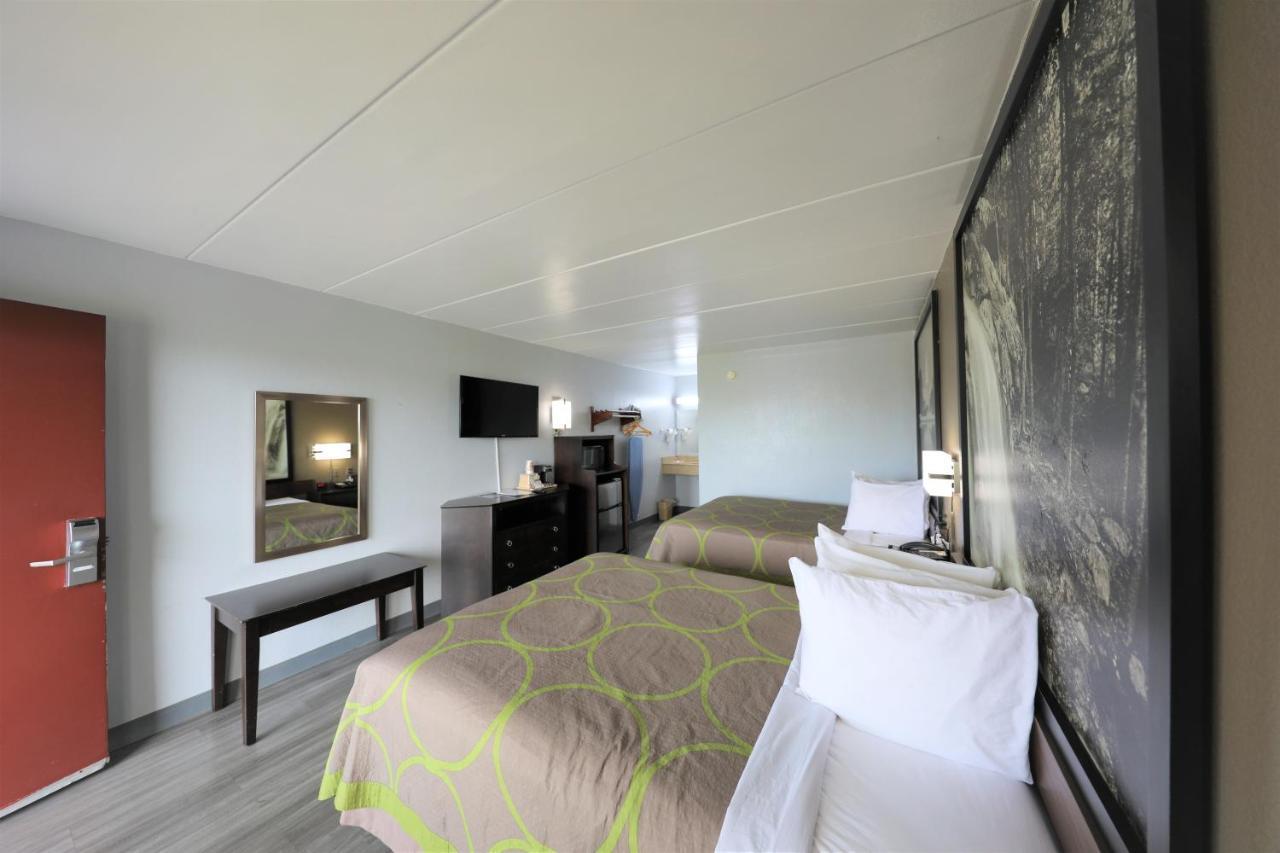 Super 8 By Wyndham Manassas Hotell Exteriör bild