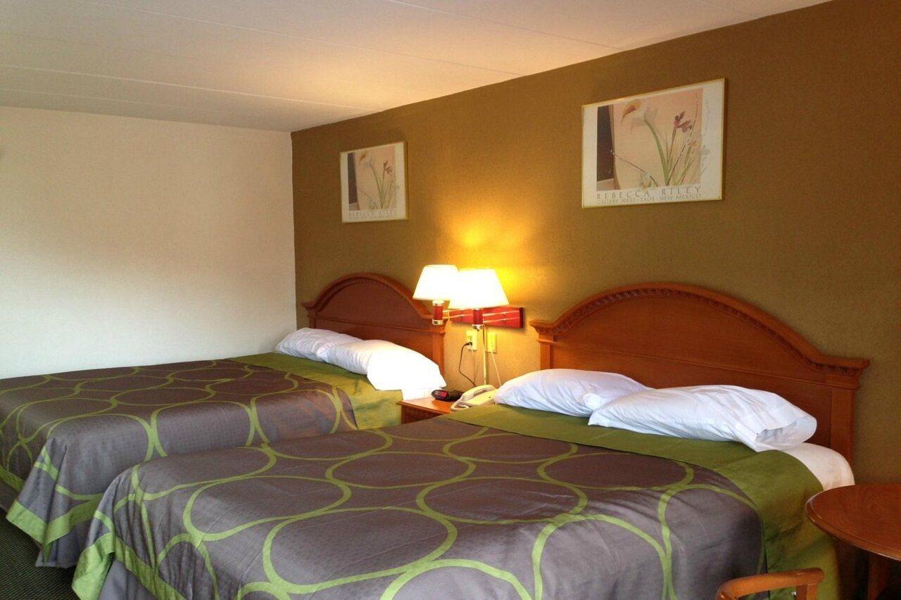 Super 8 By Wyndham Manassas Hotell Exteriör bild