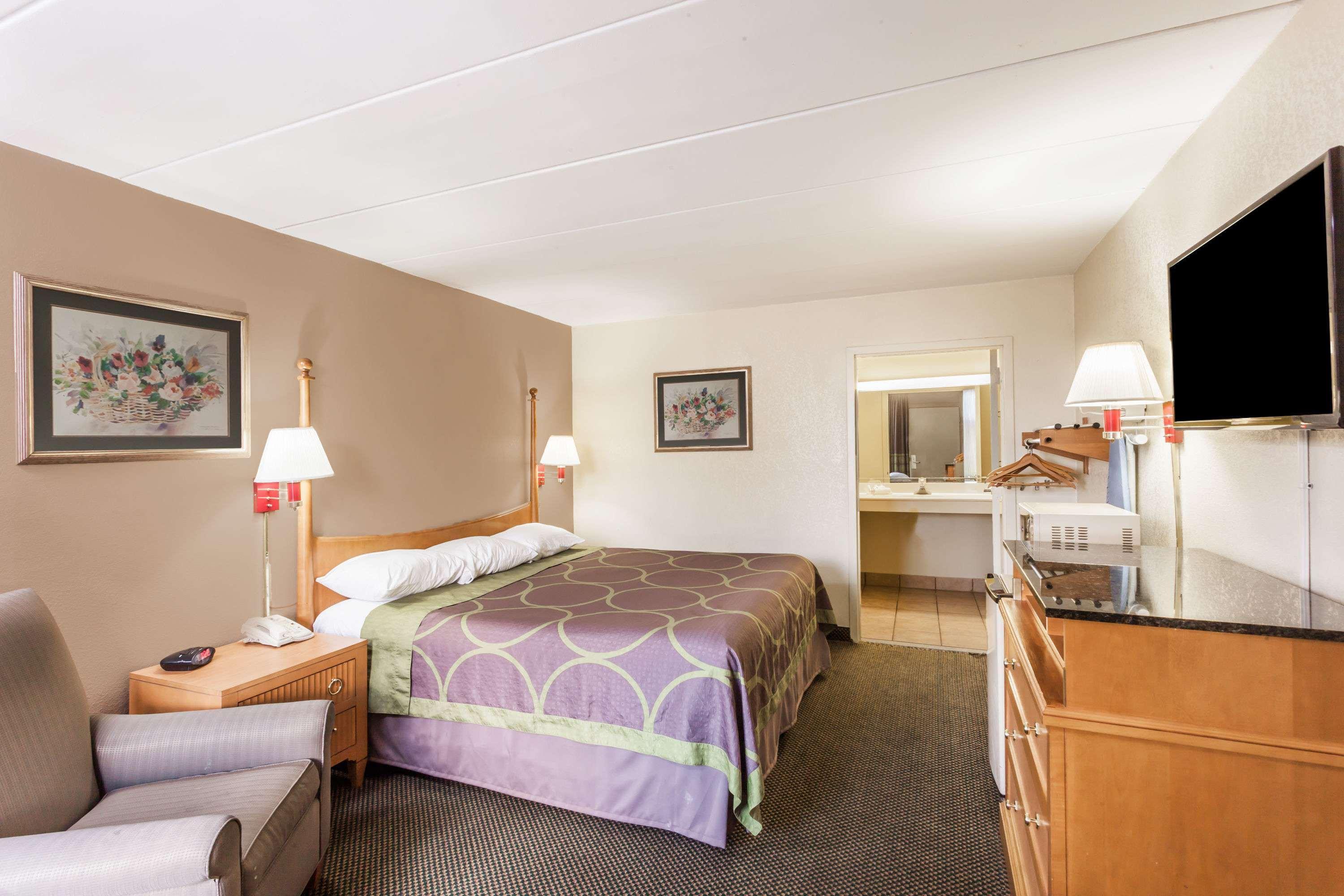 Super 8 By Wyndham Manassas Hotell Exteriör bild