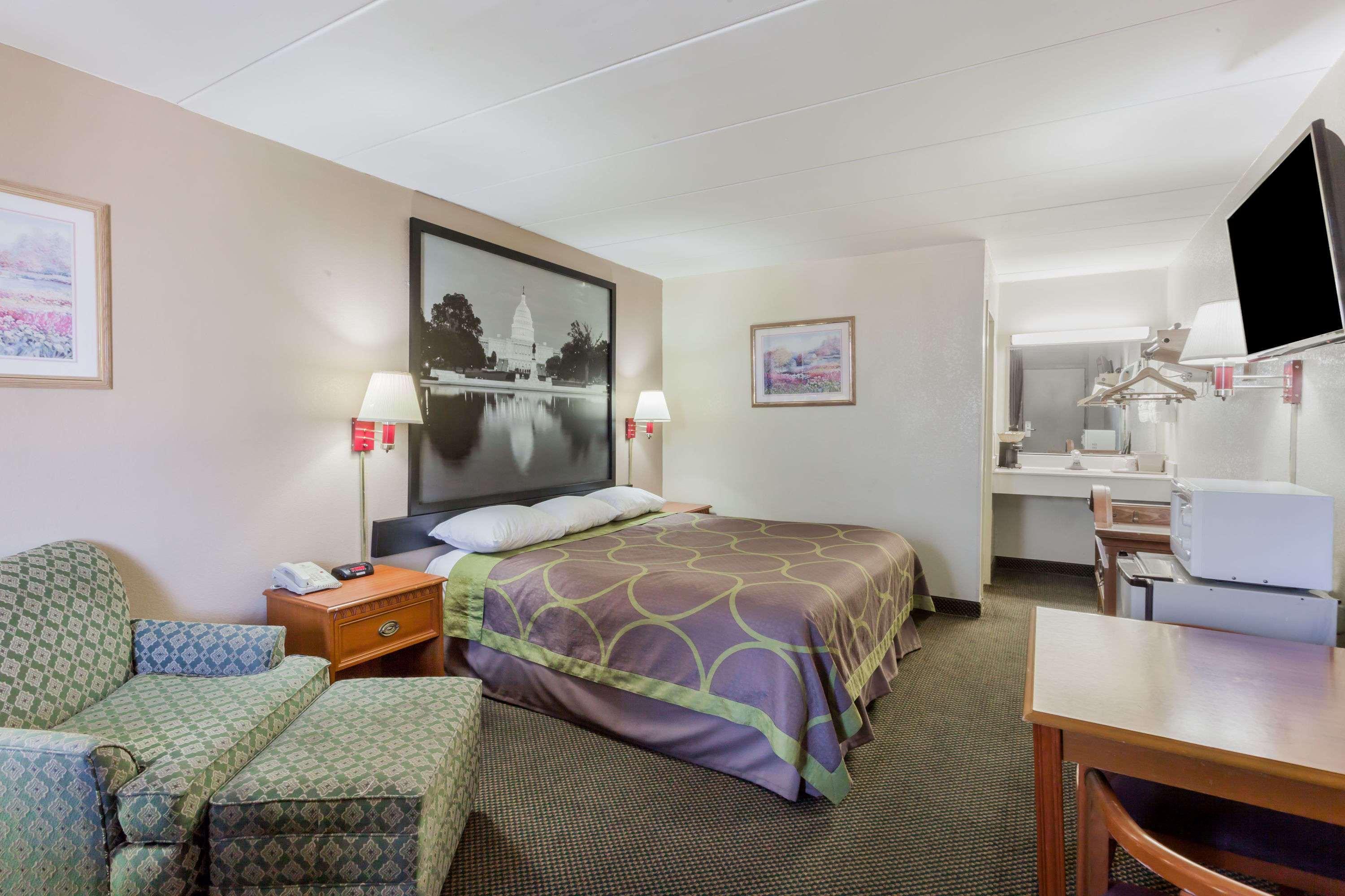 Super 8 By Wyndham Manassas Hotell Exteriör bild