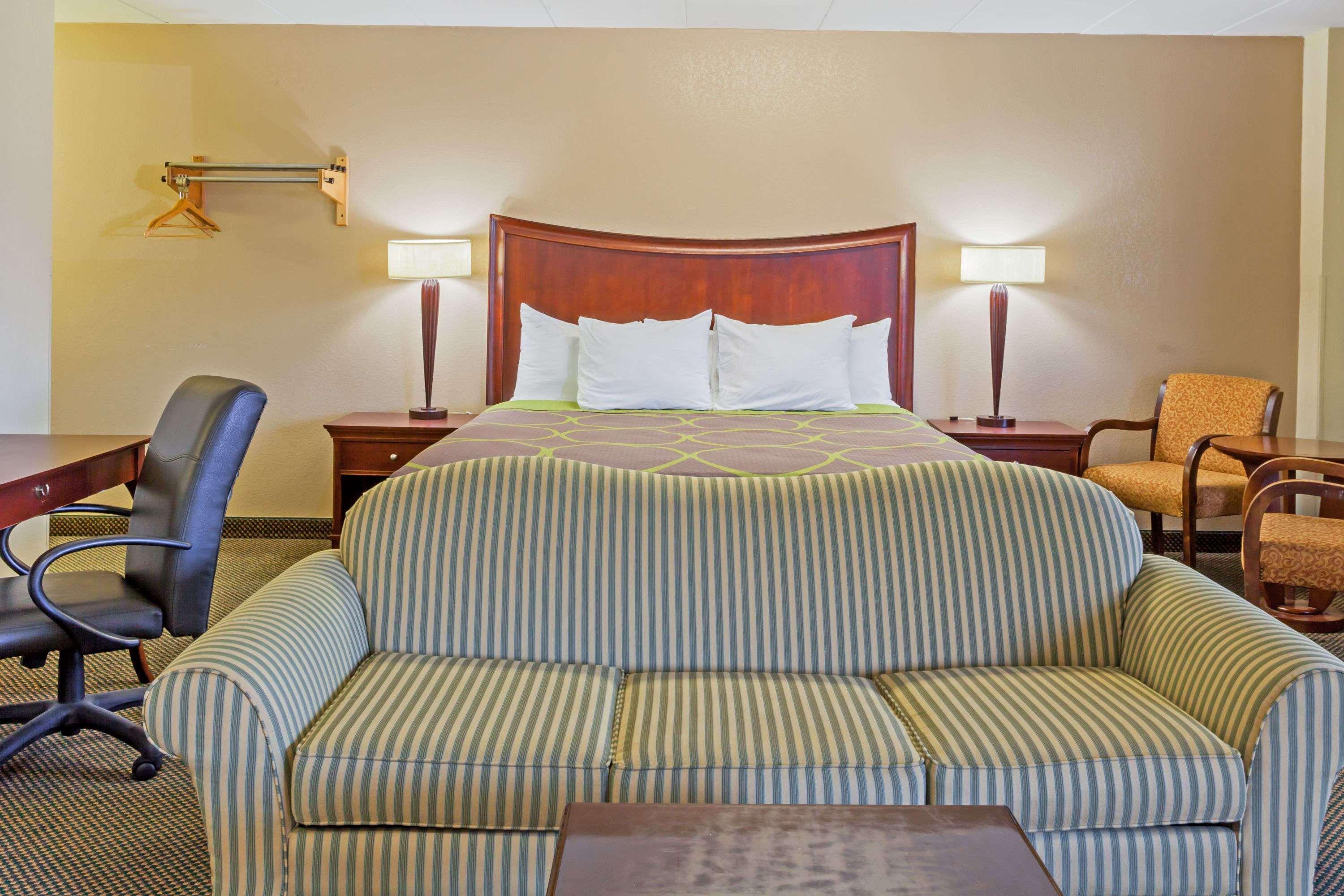 Super 8 By Wyndham Manassas Hotell Exteriör bild