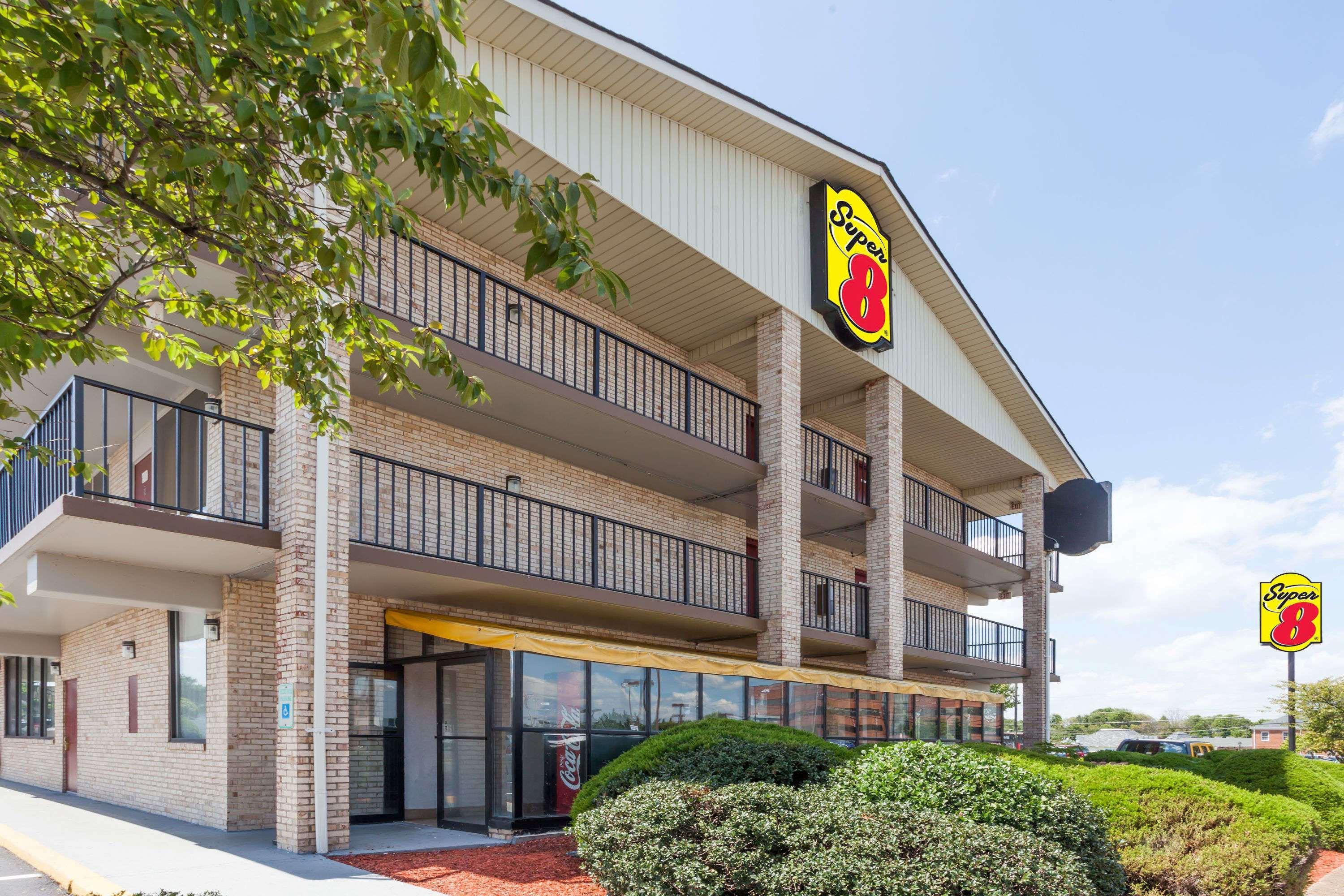 Super 8 By Wyndham Manassas Hotell Exteriör bild